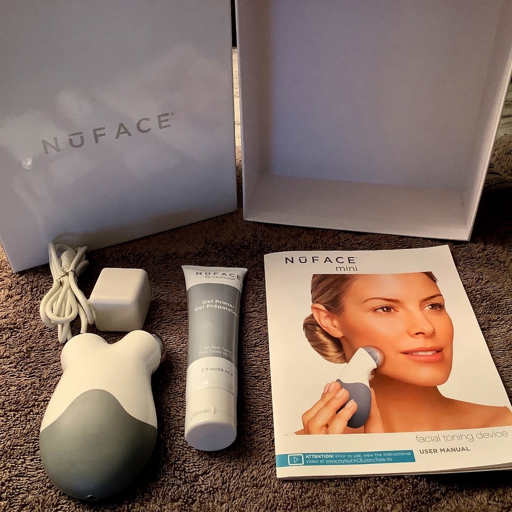 Nuface facial toning device with primer gel.
